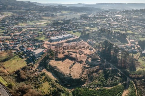 Terreno na Rua Casal de Calvos, Serzedelo, Guimarães