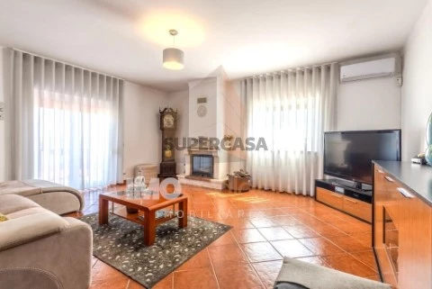 Moradia T5 em Azambujeira e Malaqueijo, Rio Maior