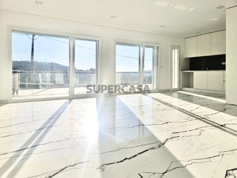 Moradia T4 Triplex na Rua do Rio, Antuzede e Vil de Matos, Coimbra