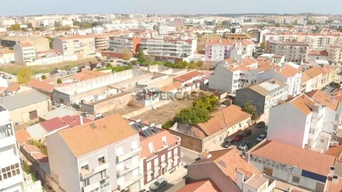 Prédio em Montijo e Afonsoeiro, Montijo