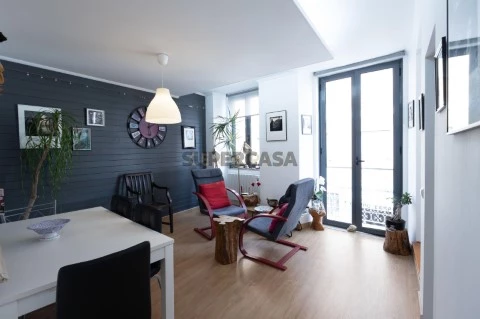 T2 Duplex com Terraço, Cheio de Luz, no Coração da Baixa de Setúbal