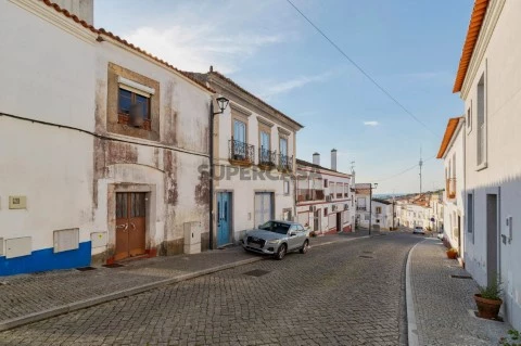 Prédio em Nossa Senhora do Bispo, Montemor-o-Novo