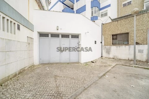 Garagem em Laranjeiro e Feijó, Almada