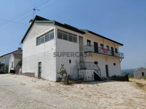 Moradia Cortiçada - Fachada
