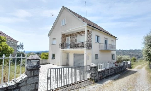 Moradia em Vila Longa - Fachada