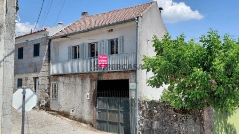 Moradia em Dornelas - Fachada