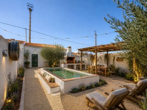Casa T2 remodelada com quintal e garagem em Safara, Moura, Beja