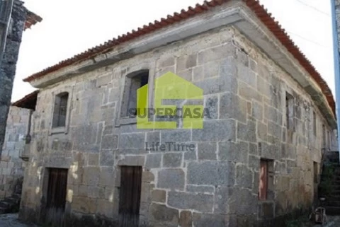 Building in Campo, Viseu