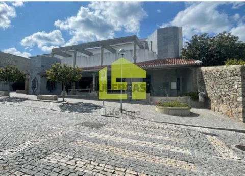 Edificio en Aguiar da Beira e Coruche, Aguiar da Beira