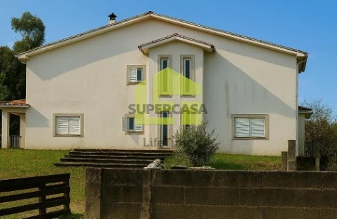 房子 4 卧室 在 Castro Daire, Castro Daire