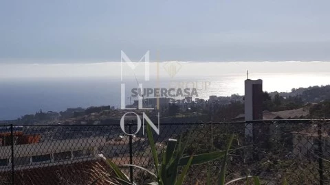 Terreno para construção de 1305m² | Vista Mar | Imaculado Coração Maria | Funchal