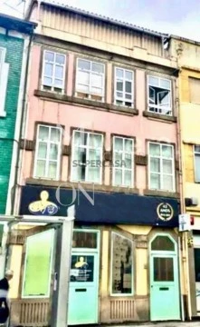 Prédio com espaço comercial + 3 pisos habitacionais | Avenida Fernão Magalhães - Porto