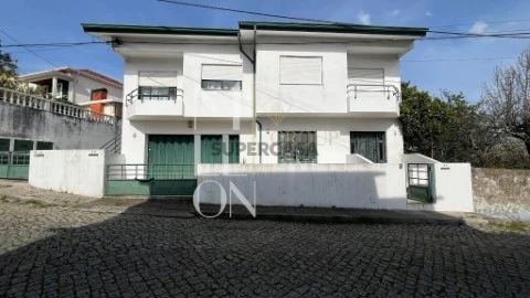 Prédio em Castêlo da Maia, Maia