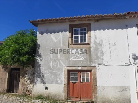 Moradia T2 em Almeida, Almeida