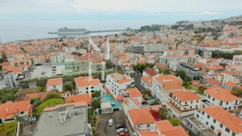 Prédio em Santa Luzia, Funchal