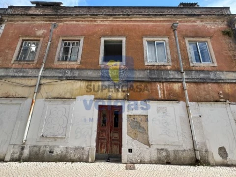 Prédio em Nossa Senhora do Pópulo, Coto e São Gregório, Caldas da Rainha