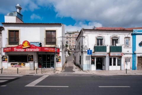 Edificio en Póvoa de Santo Adrião e Olival Basto, Odivelas