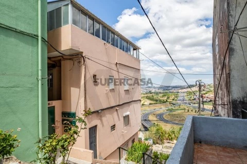 Prédio em Encosta do Sol, Amadora