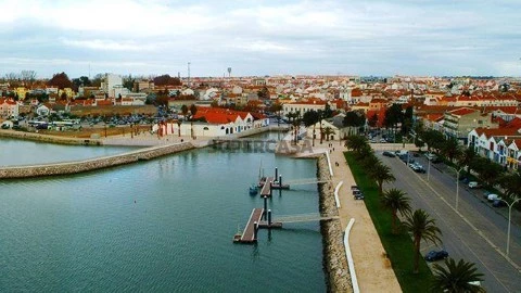 Prédio em Montijo e Afonsoeiro, Montijo
