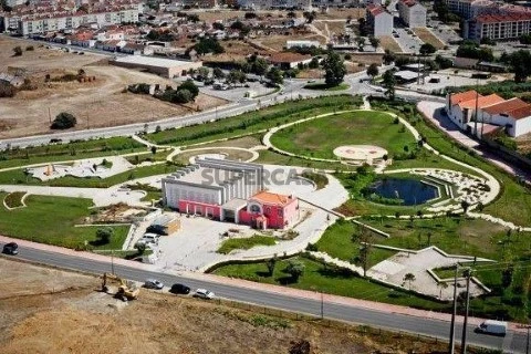 Prédio em Montijo e Afonsoeiro, Montijo