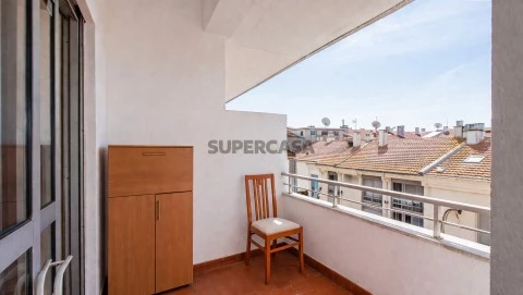 Apartamento T2 em Baixa da Banheira e Vale da Amoreira, Moita