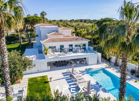 Villa T5 Triplex em Caminho das Ferrarias, Almancil, Loulé com De luxo, Piscina