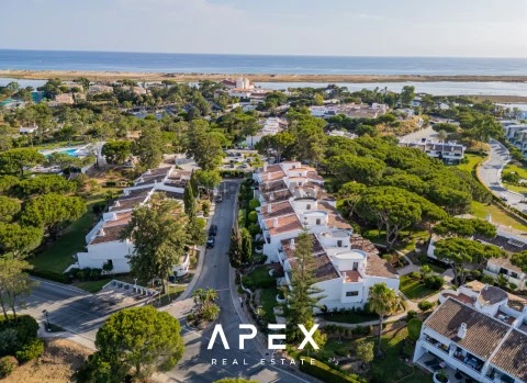 Apartamento T2 na Avenida André Jordan, Almancil, Loulé com Piscina, Vídeo