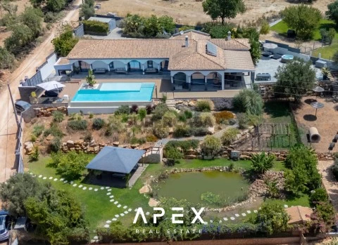 Villa T6 Duplex na Praceta Gil Eanes, Silves, Silves