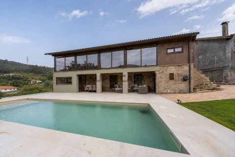 MORADIA DOSSÃOS PISCINA