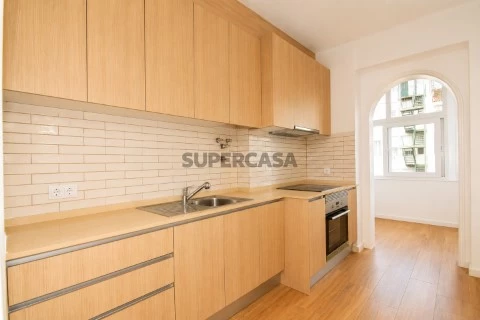 Apartamento T3 na Rua Carlos Mardel, Areeiro, Lisboa