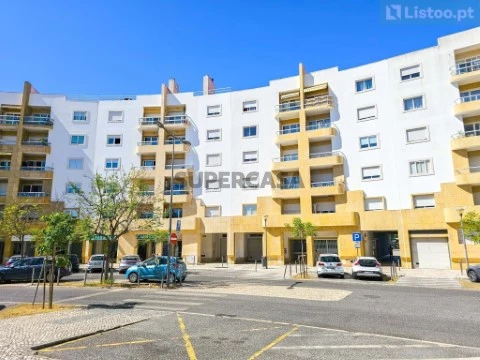 Apartamento T3 em Carnide, Lisboa