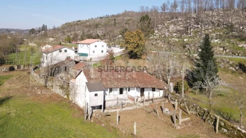 Moradia T4 em Mões, Castro Daire