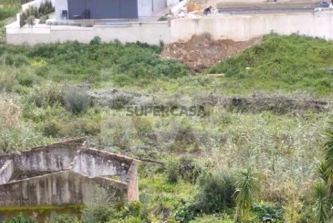 Venda de terreno para construção de lar, em Pedra Alta, Monte Estoril