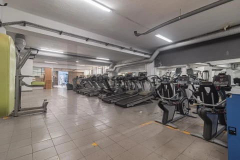 Garagem em Mina de Água, Amadora