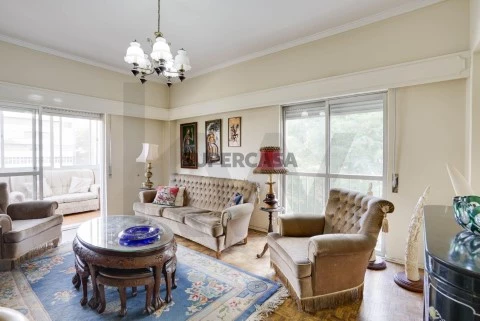 Apartamento T4 em São Domingos de Benfica, Lisboa