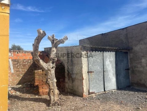 Garagem em Nossa Senhora da Vila, Montemor-o-Novo