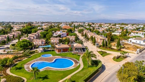 Moradias Novas Ideais para Habitação ou Investimento em Arrendamento em Carvoeiro