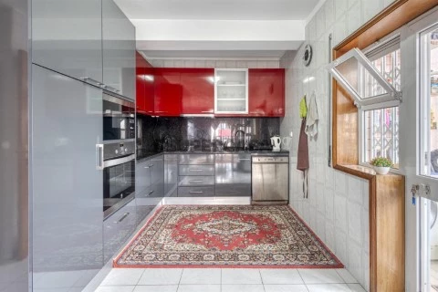 Apartamento T2 na Rua Padre Joaquim das Neves, Baguim do Monte (Rio Tinto), Gondomar