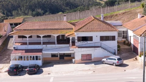 Casa com espaço comercial T4 Duplex em Painho e Figueiros, Cadaval