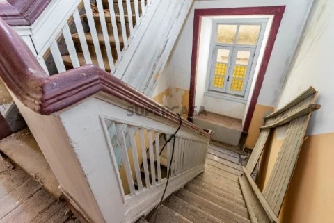 Edifício para remodelar em pleno centro histórico de Coimbra