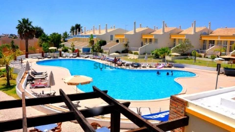 Moradia em Banda T0+2 em Vila Rosal, Albufeira e Olhos de Água, Albufeira