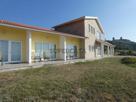 Moradia T3 em Linhares, Celorico da Beira