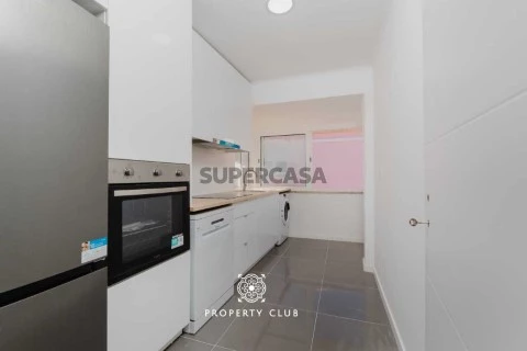 T1+1 Totalmente Remodelado | Cozinha Equipada | Pronto a Habitar | Odivelas