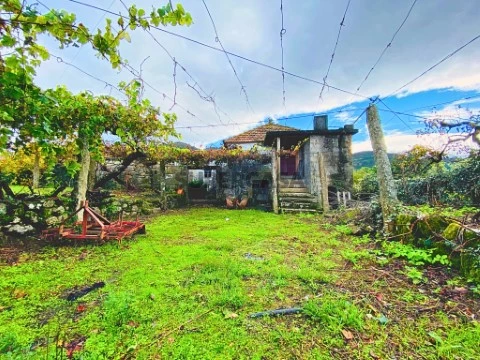 Casa Antiga T3 em Podame, Monção