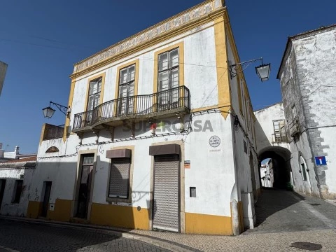 Prédio em Santiago Maior e São João Baptista, Beja