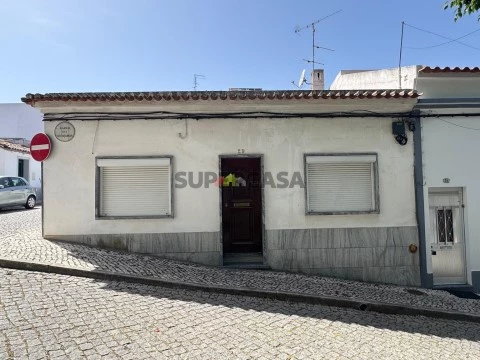 Moradia T2 em Salvador e Santa Maria da Feira, Beja
