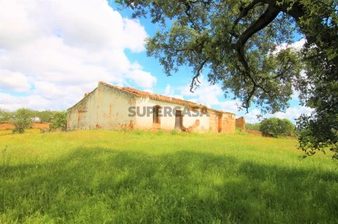 Herdade com dois montes