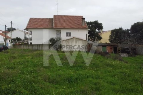 Lote de terreno urbano com 500 m2 e 200 m2 para Construção.