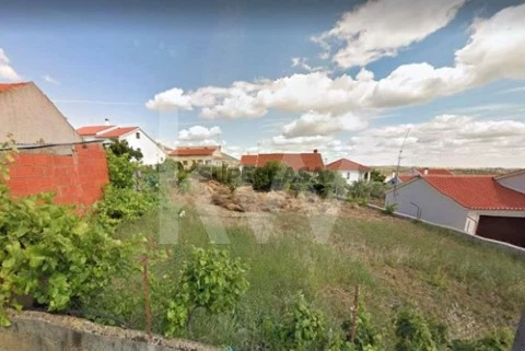 städisches Grundstück auf Rua do Covão, Penha Garcia, Idanha-a-Nova