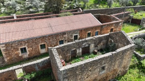 Quinta na aldeia da Mata Castelo Branco - Um Refúgio Exclusivo na Natureza com 900m2 de construção e 5ha de Terreno .